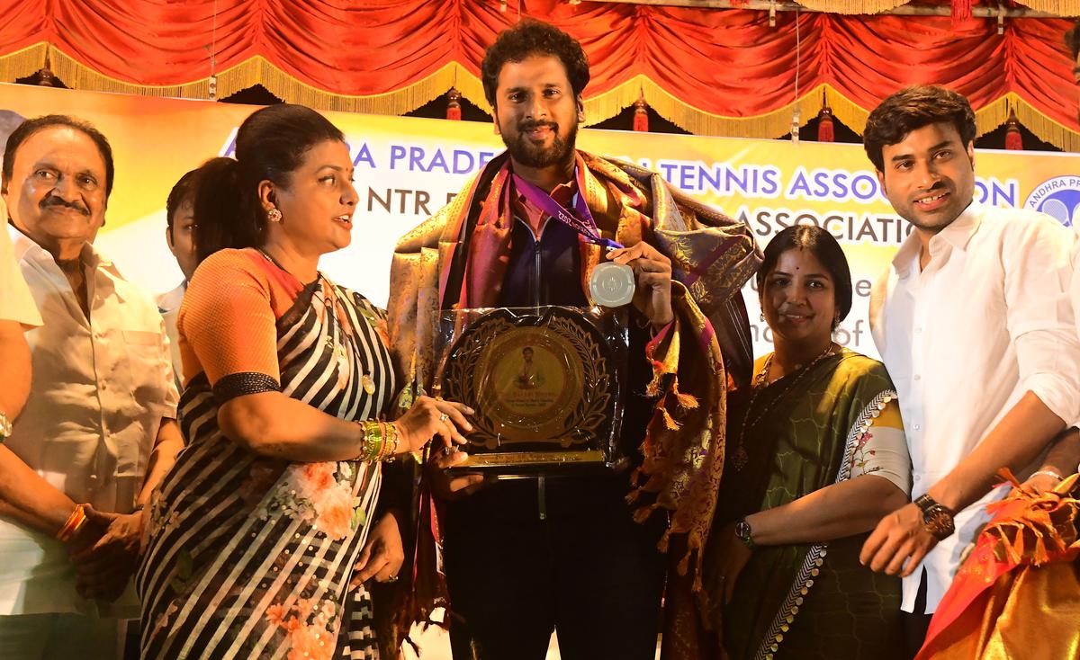 Sports Minister R.K. Roja felicitating tennis player, Saketh Myneni, who won silver medal in Asian Games - 2023, at a programme organised by AP Lawn Tennis Association in Vijayawada on Sunday.