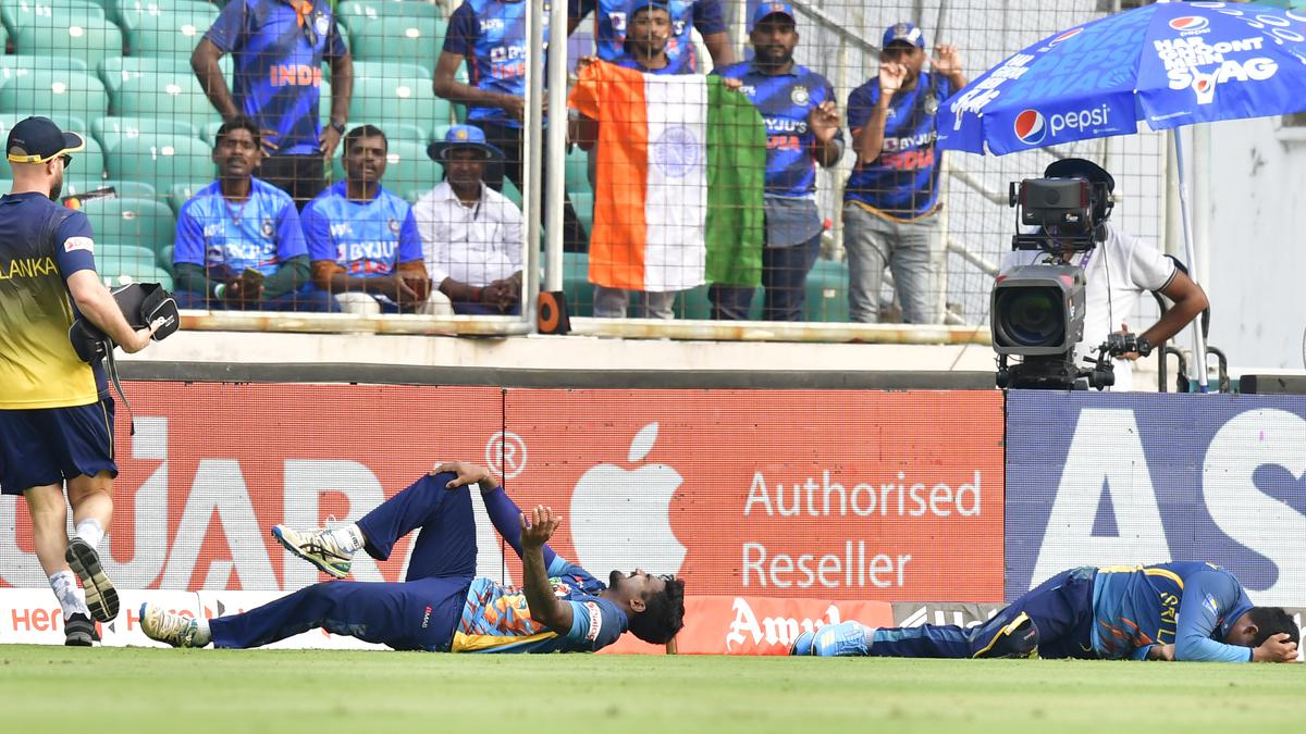 IND vs SL 3rd ODI: Sri Lanka’s Bandara stretchered off after collision with Vandersay