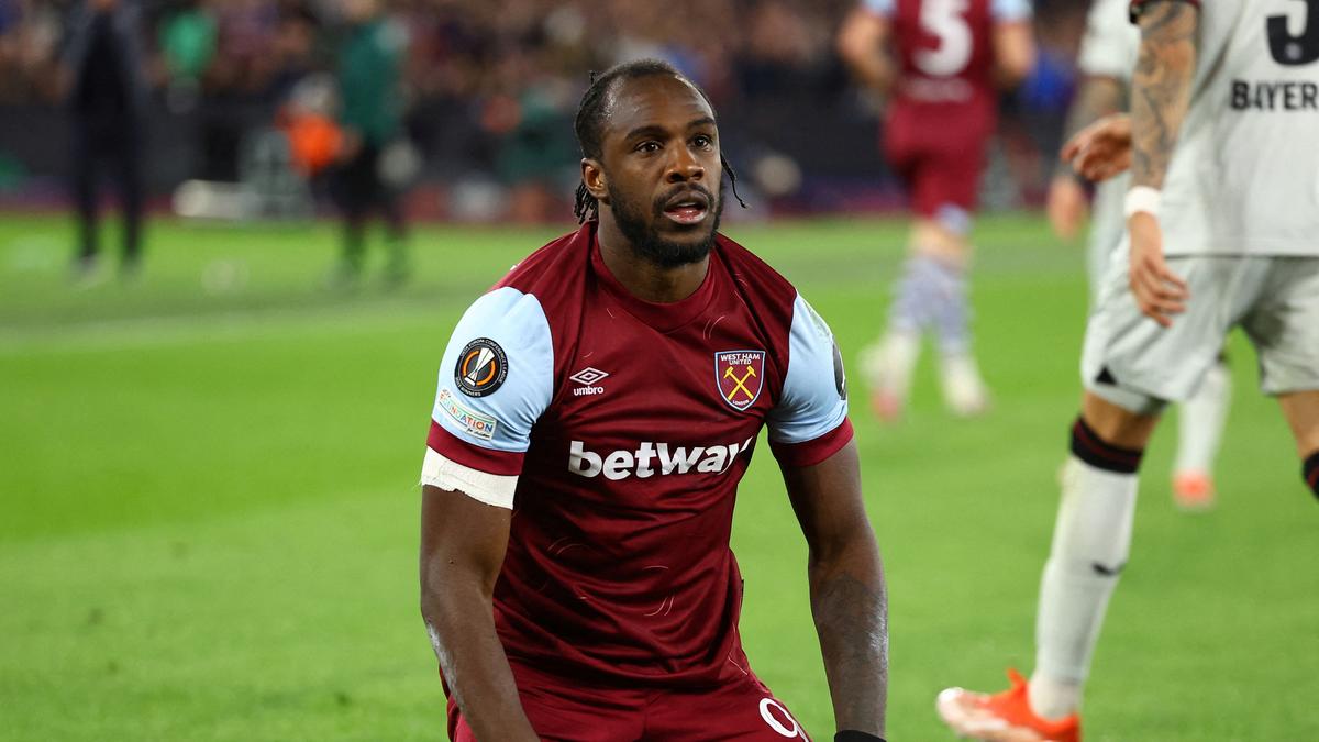 West Ham’s Antonio suffers lower limb fracture in car accident