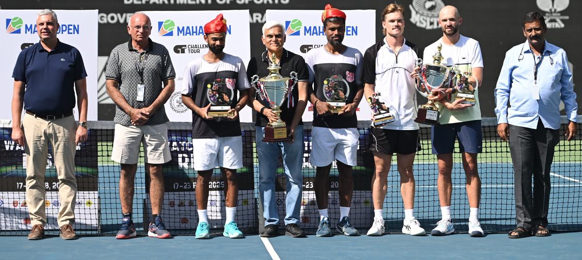 Men’s doubles winner India’s Jeevan Nedunchezhiyan and Vijay Sundar Prashanth in picture with dignitaries. 