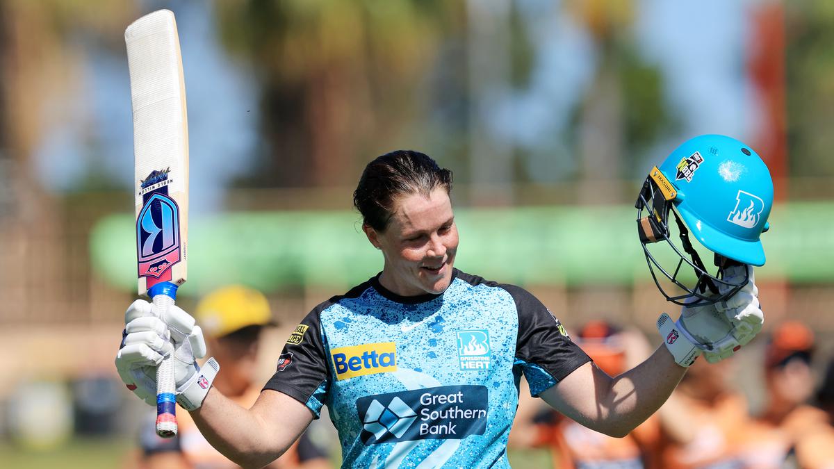 WATCH: Harris smashes six with broken bat in WBBL on way to century