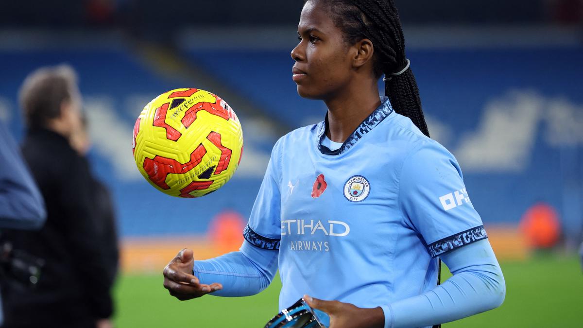 WSL: Shaw treble helps Man City thump Spurs and move four points clear