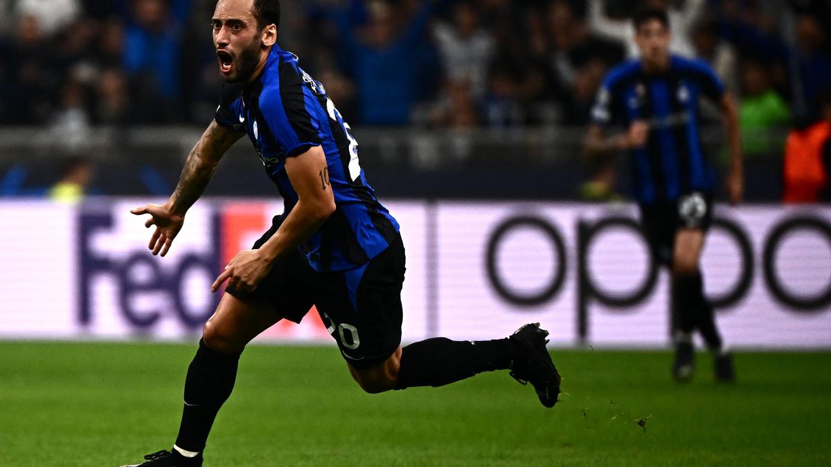 Champions League: Inter Milan beats Barcelona 1-0, moves to second place in Group C; Napoli beats Ajax 6-1