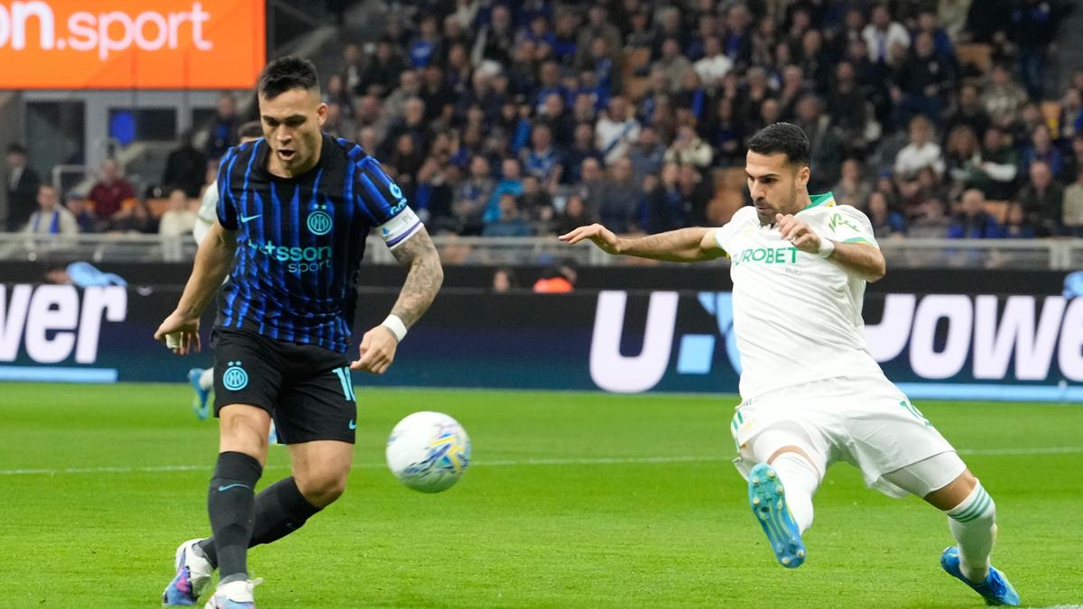 Le capitaine de l’Inter, Lautaro Martinez, manquera le choc de ce week-end contre Côme en raison d’une blessure au mollet.