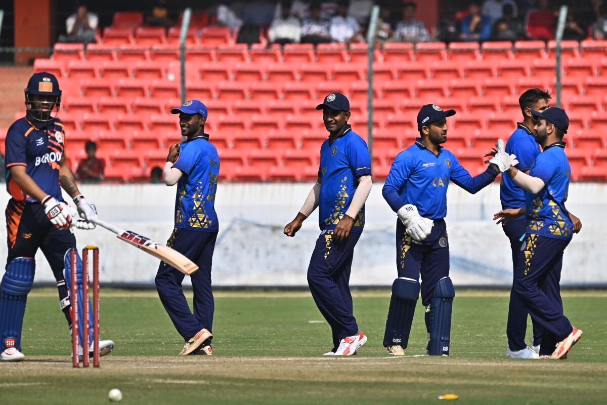 Pondicherry defendeu com sucesso 169 contra Baroda.  