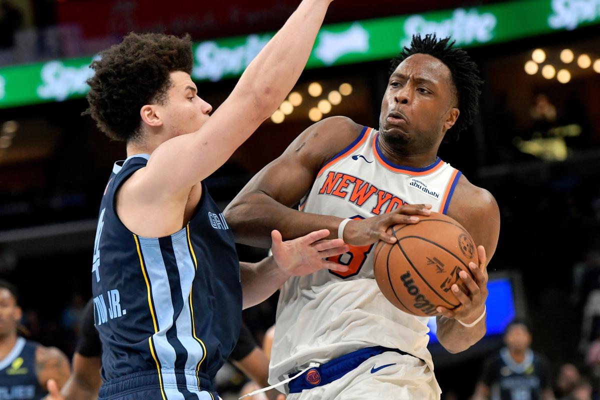 New York Knicks forward OG Anunoby, right, handles the ball against Memphis Grizzlies guard Walter Clayton Jr.