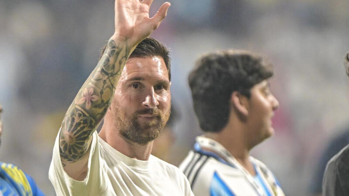 Lionel Messi's Mumbai Visit: Tendulkar Gifts Jersey, Chhetri & Bollywood Stars Attend