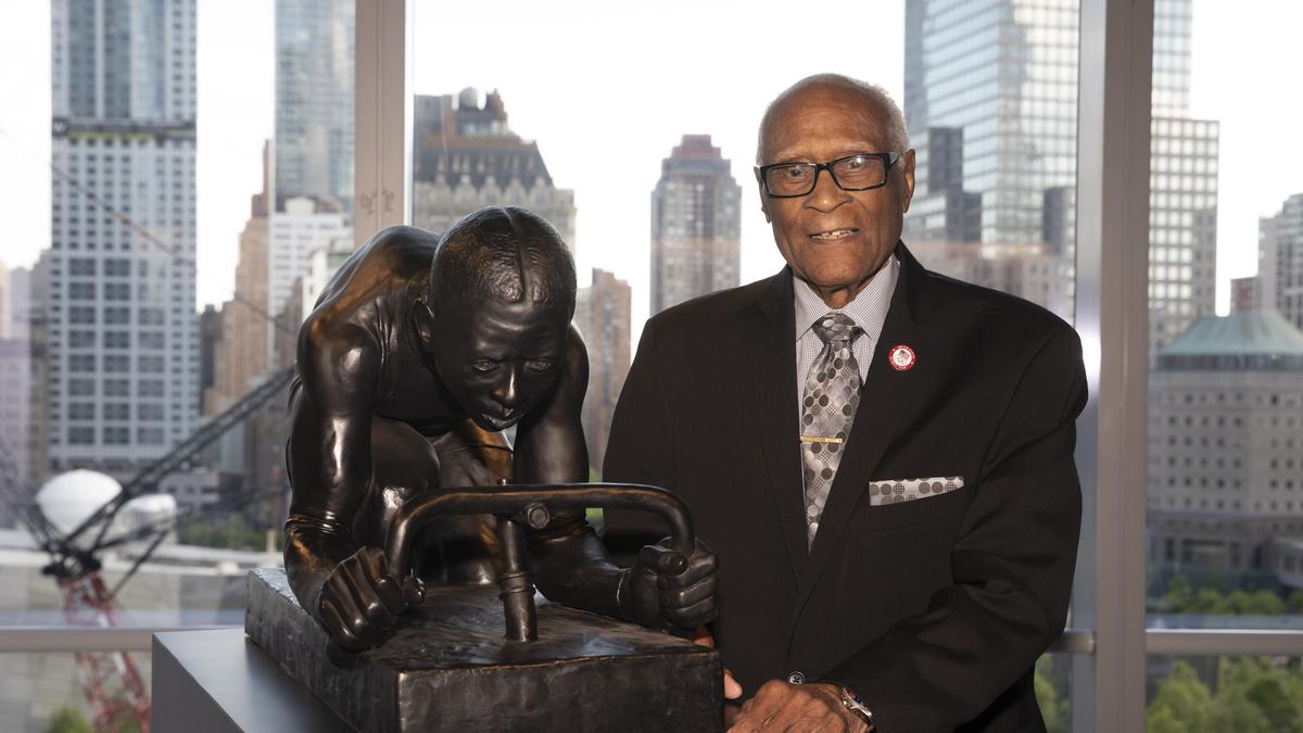 1948 Olympic bronze medalist Herb Douglas, dies aged 101 Sportstar