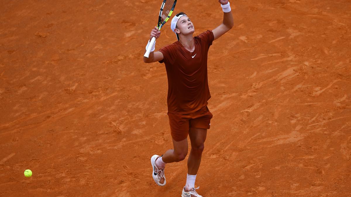 Holger Rune beats Novak Djokovic in rainy Italian Open