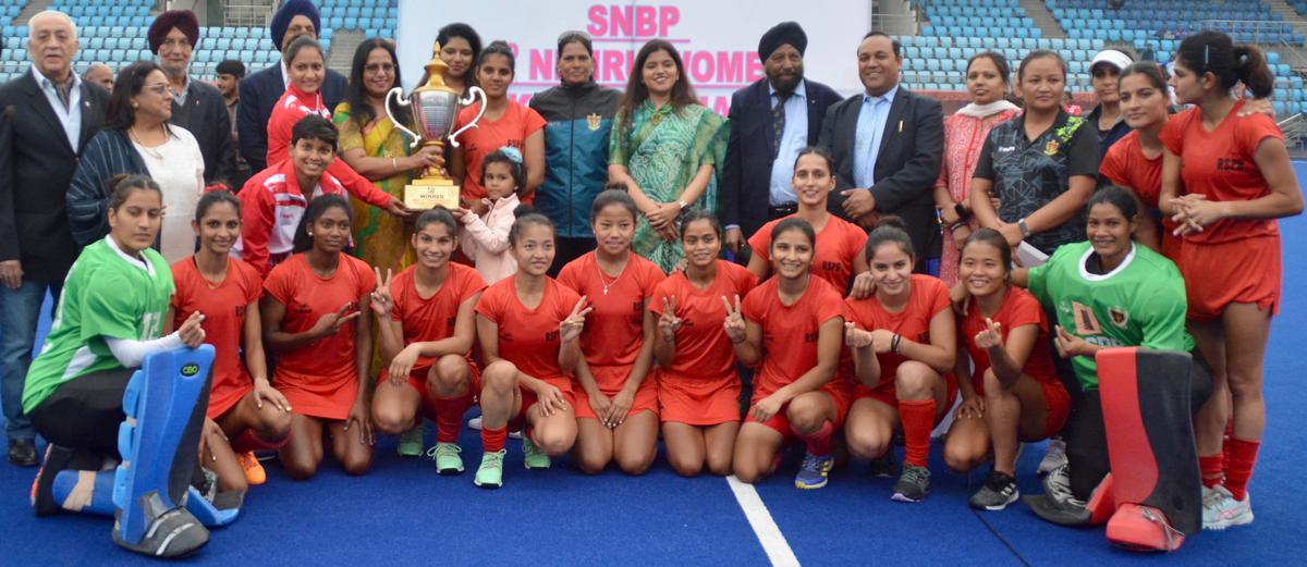 The champion RSPB team with the Nehru women’s hockey trophy
in Delhi on Sunday. 