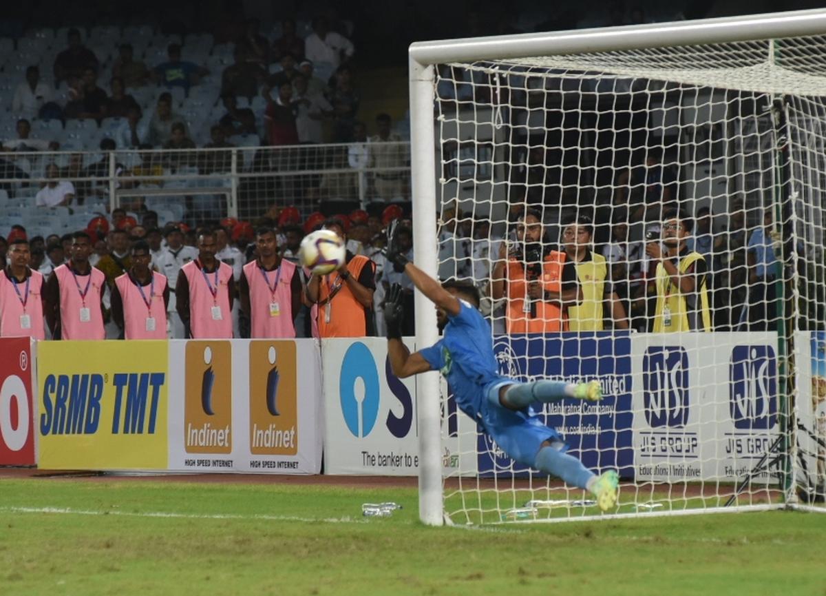 Gurmeet Singh urobil dve zásadné úspory, pretože spoločnosť NorthEast United vyhrala svoju prvú trofej od svojho založenia pred 10 rokmi.