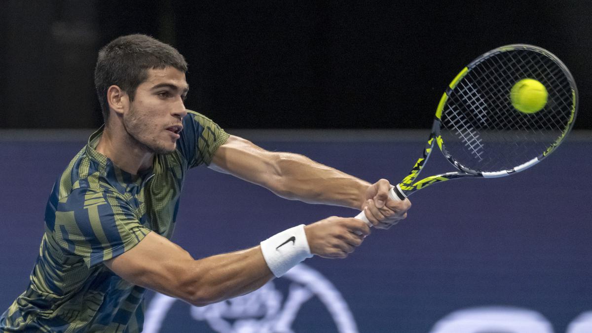 Top-ranked Carlos Alcaraz wins at first Swiss Indoors in 3 years