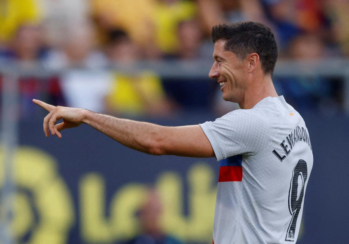 tyveri Anzai Officer Highlights Cadiz 0-4 Barcelona La Liga: Lewandowski scores one and assists  two, Match resumes after a pause due to medical emergency - Sportstar