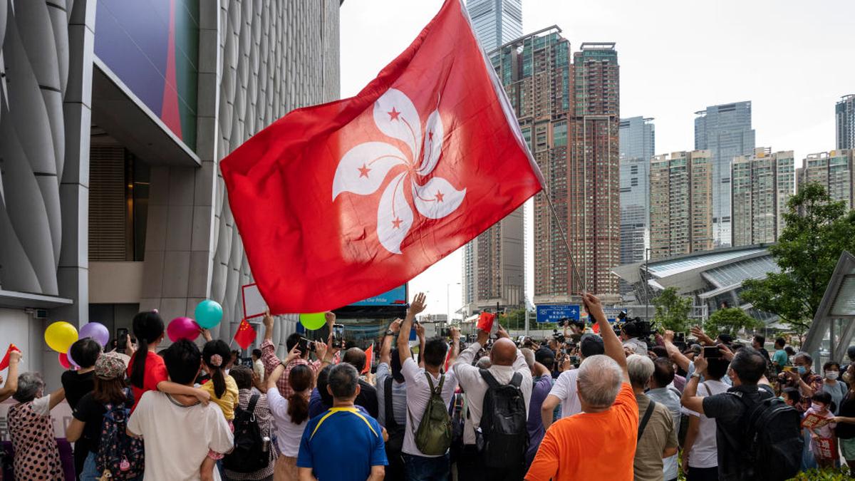 Matchs de football truqués — Deux footballeurs et un bookmaker inculpés à Hong Kong
