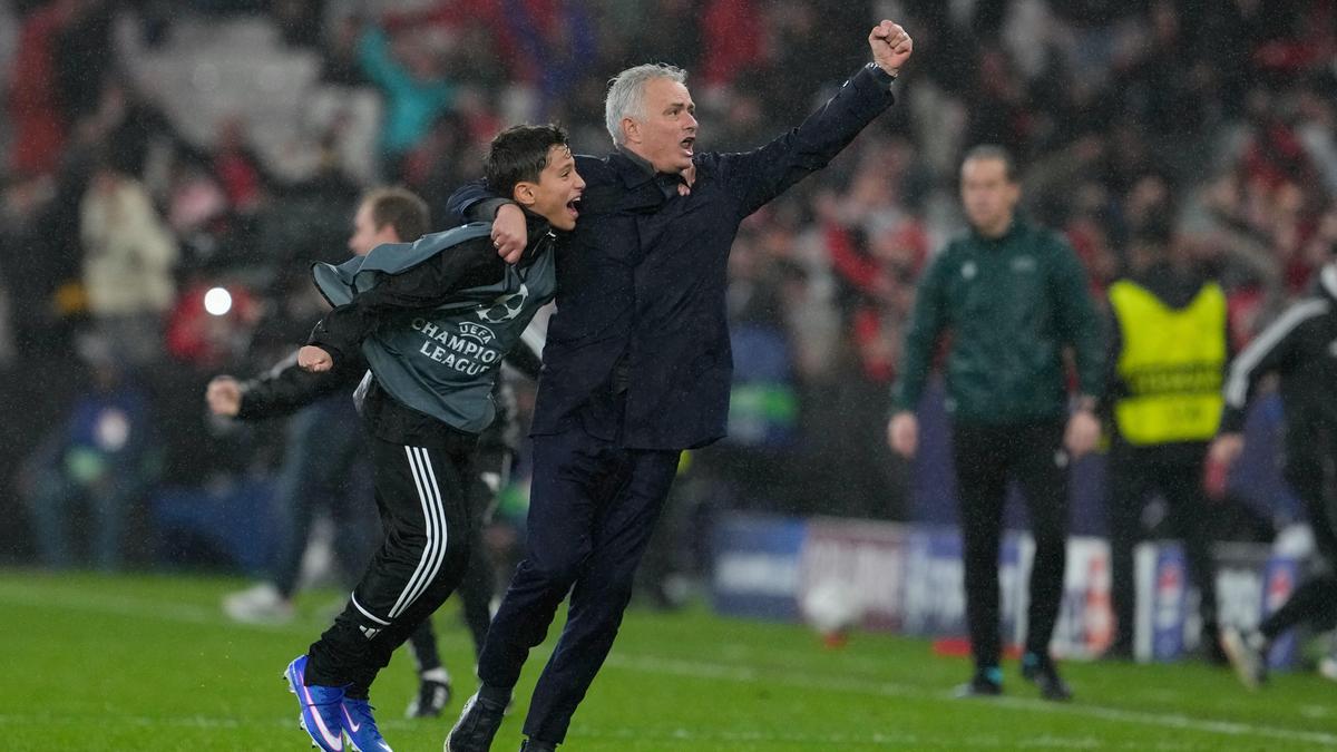 Mourinho elogia Trubin após vitória ‘histórica’ do Benfica sobre o Real