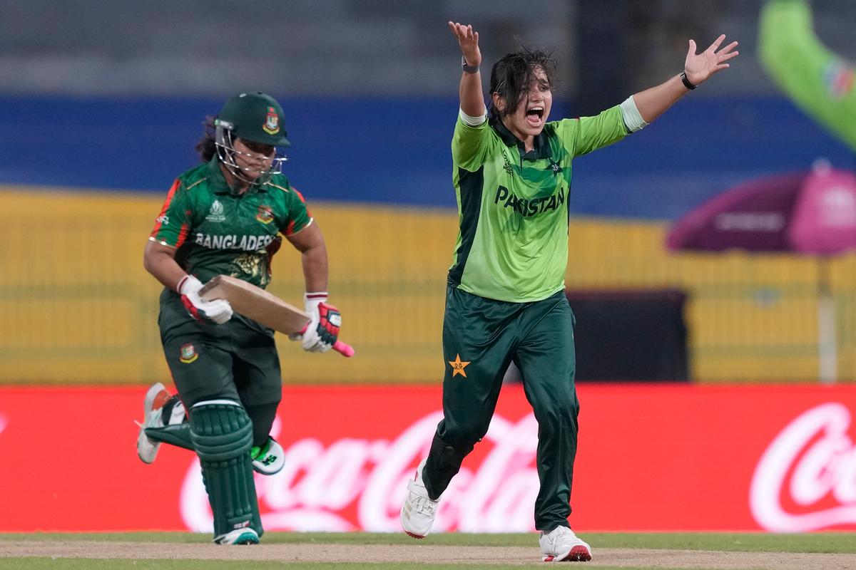 While Fatima preoccupied mind reflected in some errant lines, she tested her opponents with two slips and packed offside fields.