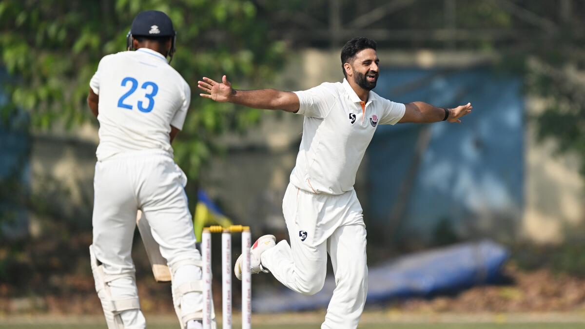 Ranji Trophy 2025-26: Lethal Nabi, lower order resistance helps J&K inch closer to win over Bengal