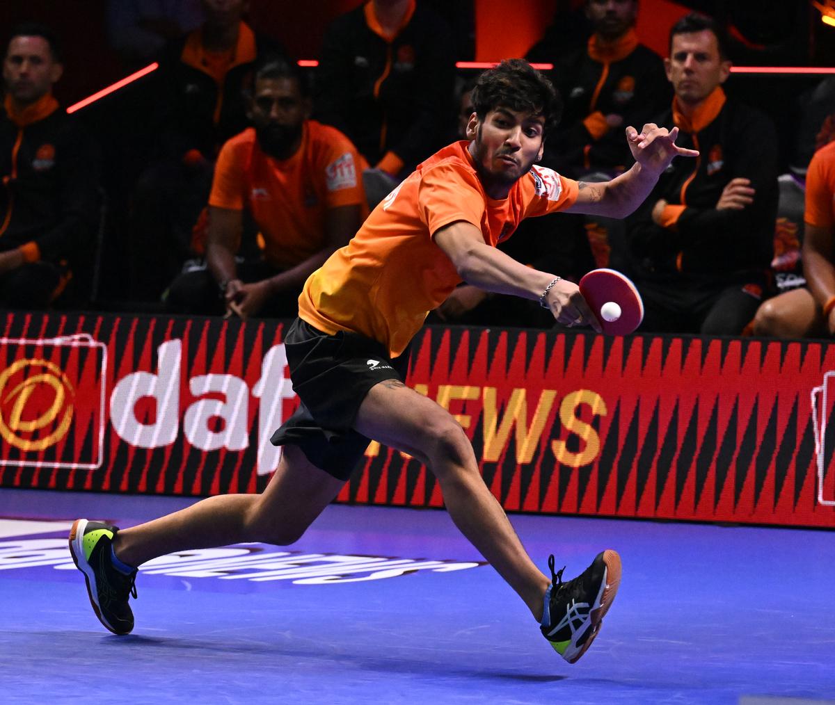 Although Jeet Chandra of Bengaluru Smashers claimed most of the medium and long rallies, Ankur Bhattacharjee (in pic) got to have the last laugh.