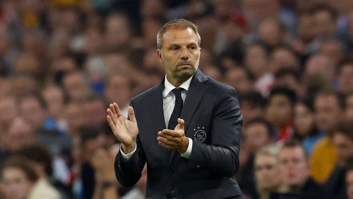 Ajax sacks head coach Maurice Steijn