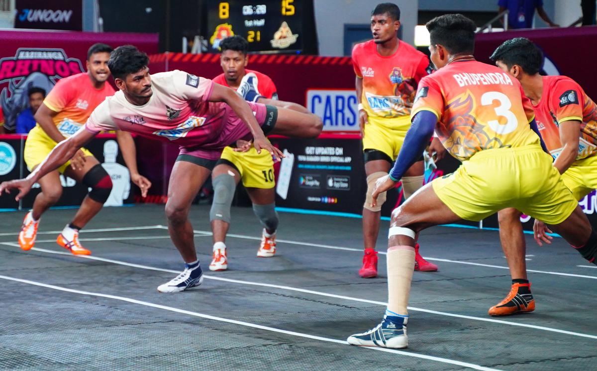 Suresh Oruganti in action during Yuva Kabaddi Series