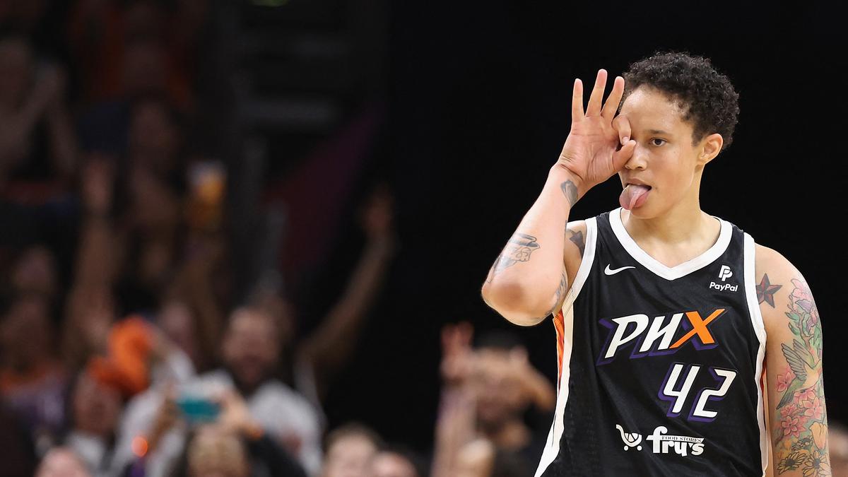 Brittney Griner gets rousing welcome in Phoenix home game after