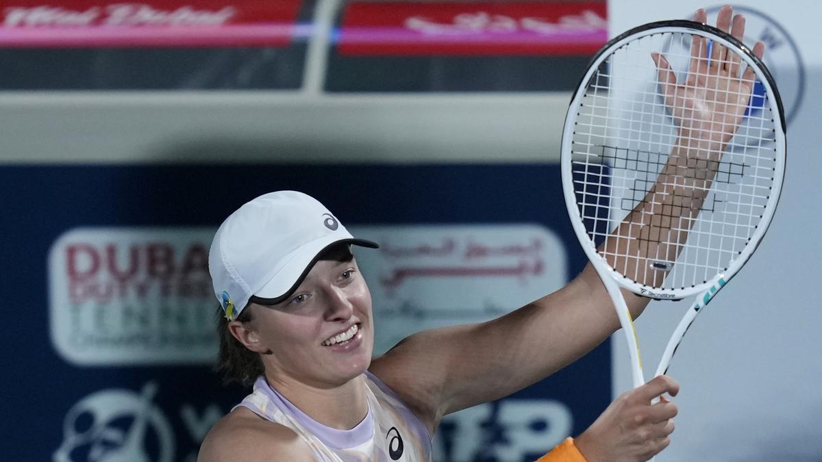 Swiatek defeats Gauff, Krejcikova beats Pegula to set up Dubai final