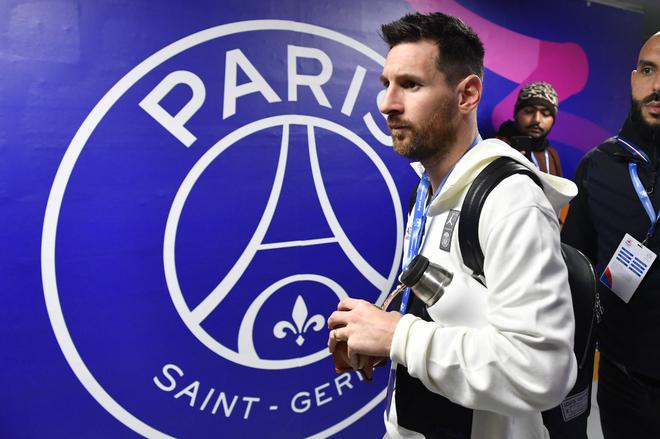 Messi arrives at the Fahd International stadium 