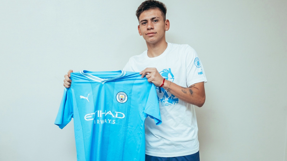 Manchester City signs teen midfielder Echeverri from River Plate