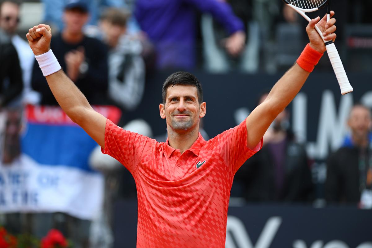 Novak Djokovic, Iga Swiatek advance to Italian Open last-16