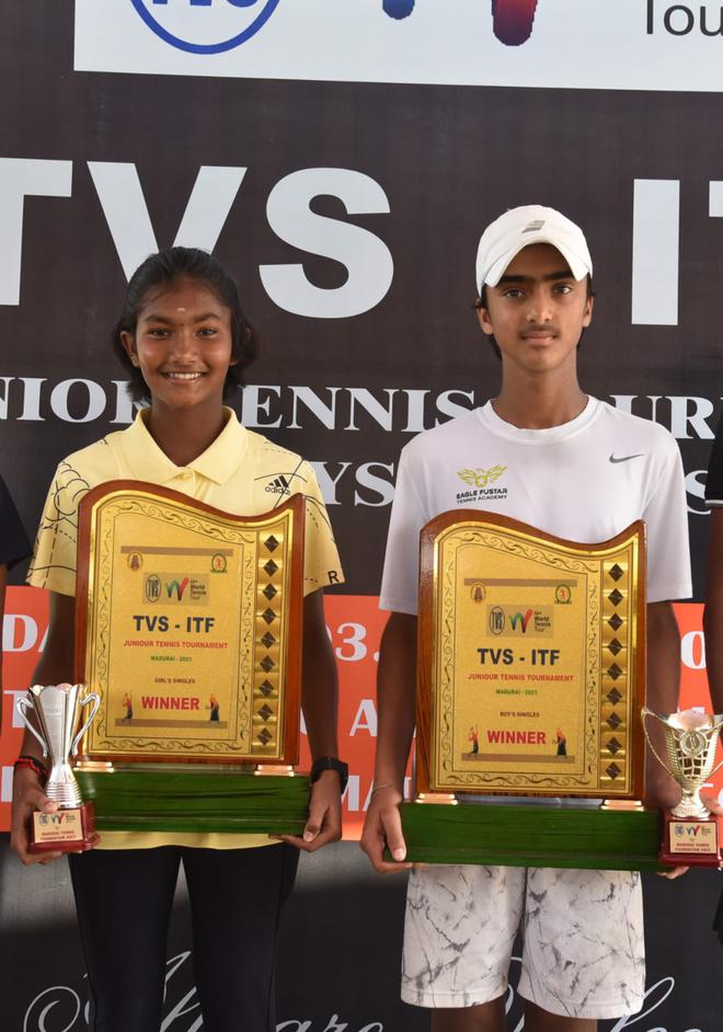 ITF J30 Madurai singles champions Sree Syleswari Velmanikandan (left) and Vihaan Reddy (right).