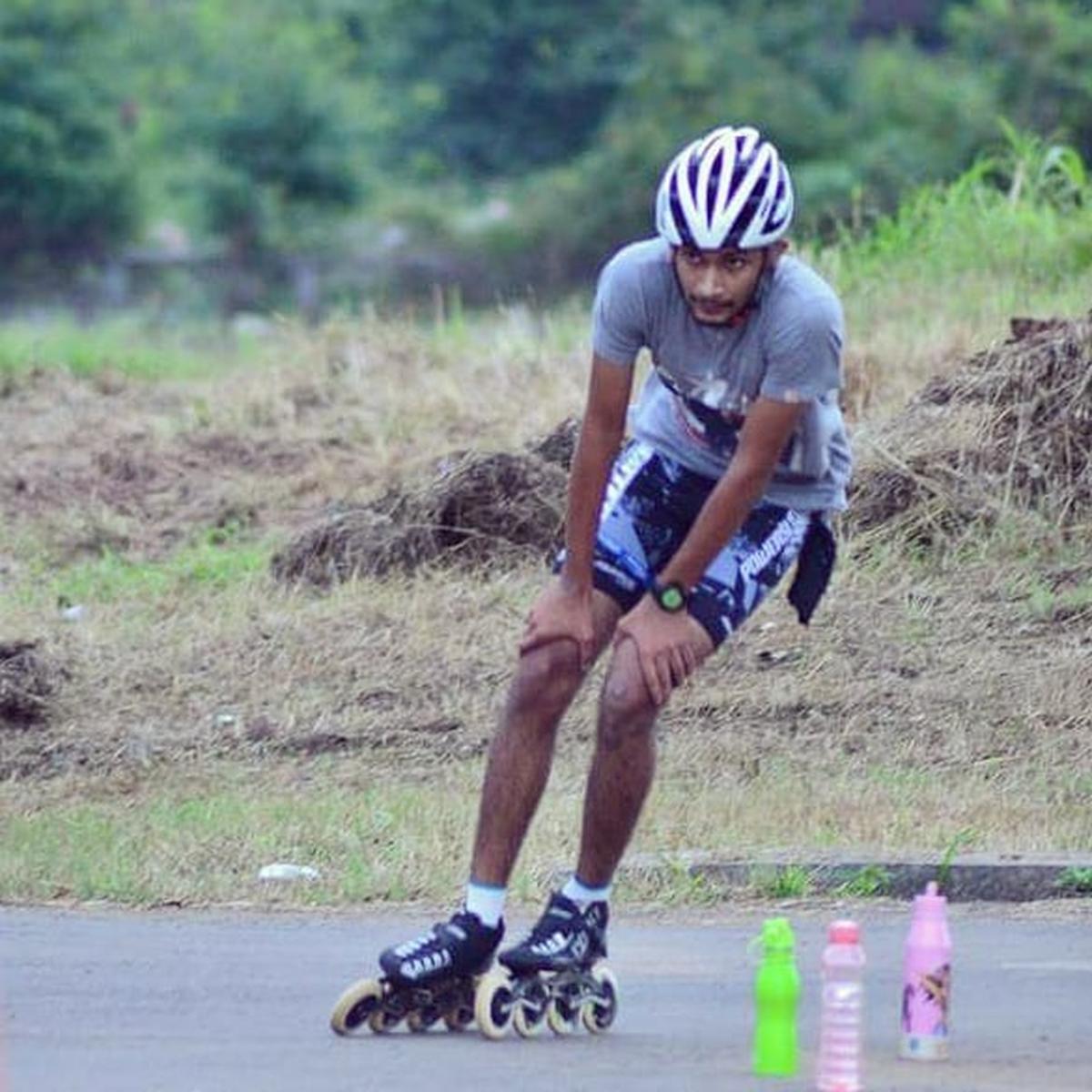 Noyal C. Cherian inicialmente começou como patinador antes de passar para a patinação no gelo.