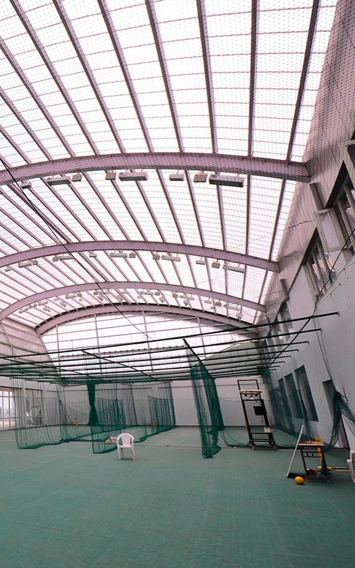 Due to the weather conditions, excellent indoor facilities are also available, including a state-of-the-art gymnasium with rehab facilities, which has received praise from visiting players.