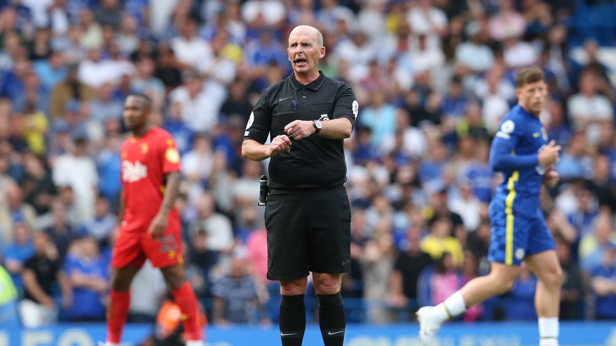 Former referee Mike Dean says he avoided VAR call during Chelsea vs Tottenham to save official ‘more grief’