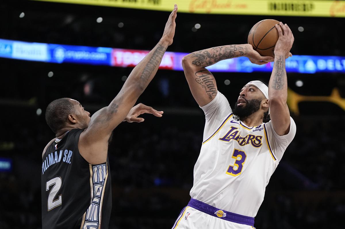 LeBron James leads the Los Angeles Lakers to a 111-101 win and 2-1 series  lead against the Memphis Grizzlies