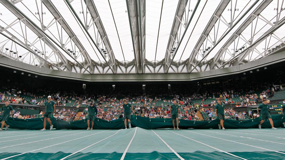 Player safety key, organisers say, after Centre Court roof delay