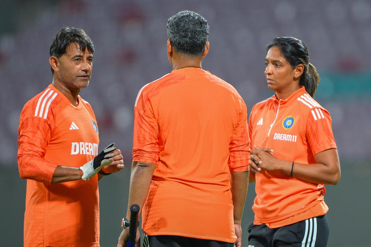 फाइल फोटो: क्षेत्ररक्षण प्रशिक्षक मुनीश बाली हे 2008 विश्वचषक विजेत्या भारतीय अंडर-19 संघाचे आणि 2011 आणि 2012 मध्ये भारतीय महिला क्रिकेट संघाचे सहाय्यक प्रशिक्षक होते.