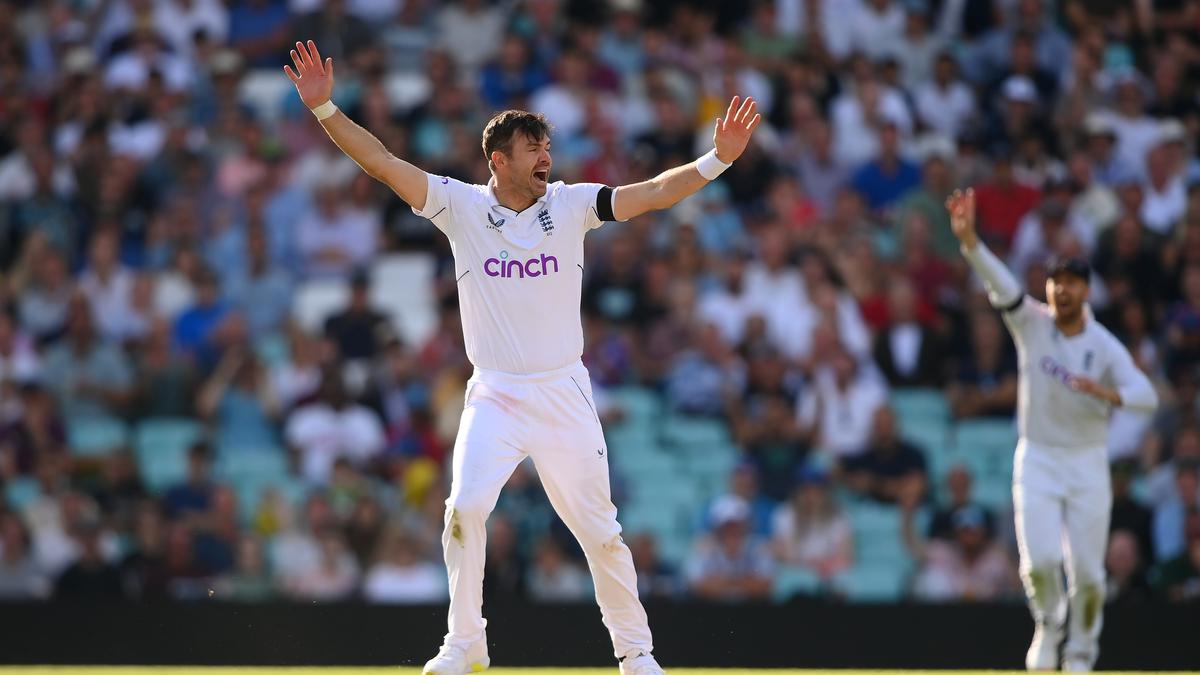 No-show Anderson a worry for England as Australia’s Smith falls cheaply