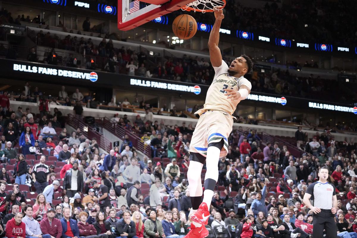 Milwaukee Bucks forward Giannis Antetokounmpo (34) goes up for a dunk against the Chicago Bulls during the second half at United Center in Chicago, Illinois, on Saturday.