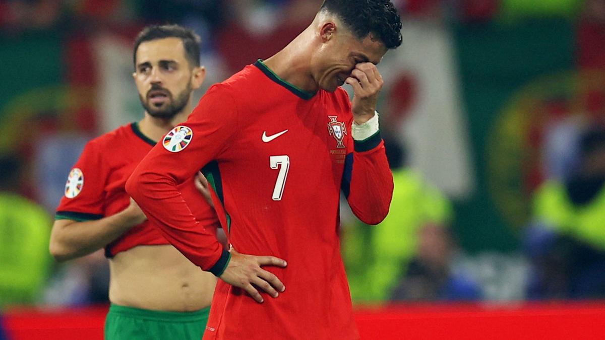 VIDEO: Cristiano Ronaldo bursts into tears after missing penalty in ...