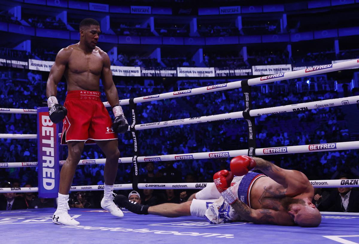 Anthony Joshua beats Robert Helenius with seventh-round knockout