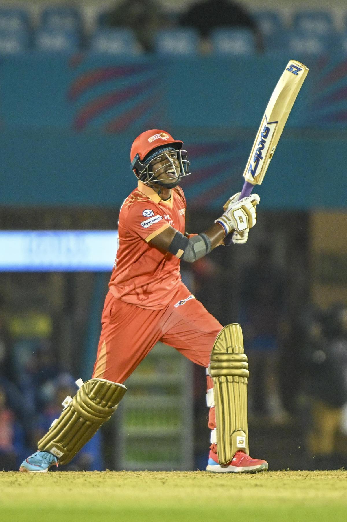 Bharti Fulmali aproveitou 18 das 23 corridas concedidas por Amanjot enquanto divertia a multidão com rebatidas poderosas. Mas seus esforços foram em vão.