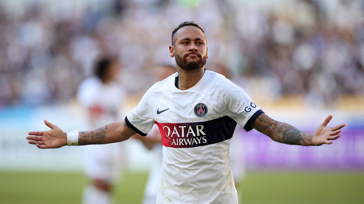 Neymar trains alone due to viral infection as talks over PSG future continue