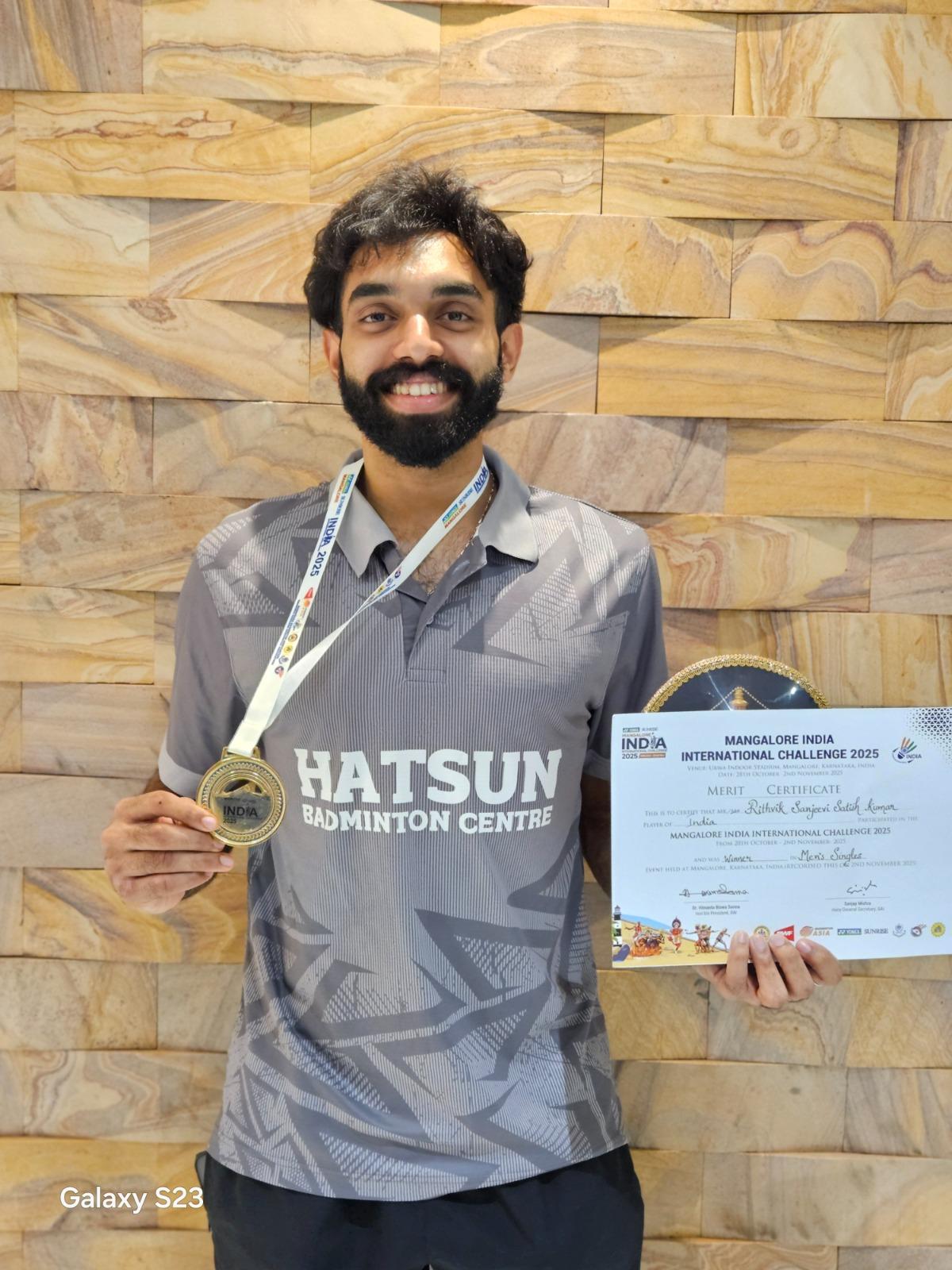 Rithvik, 60º colocado no ranking mundial, venceu o compatriota Rounak Chouhan por 14-21, 21-19, 21-19