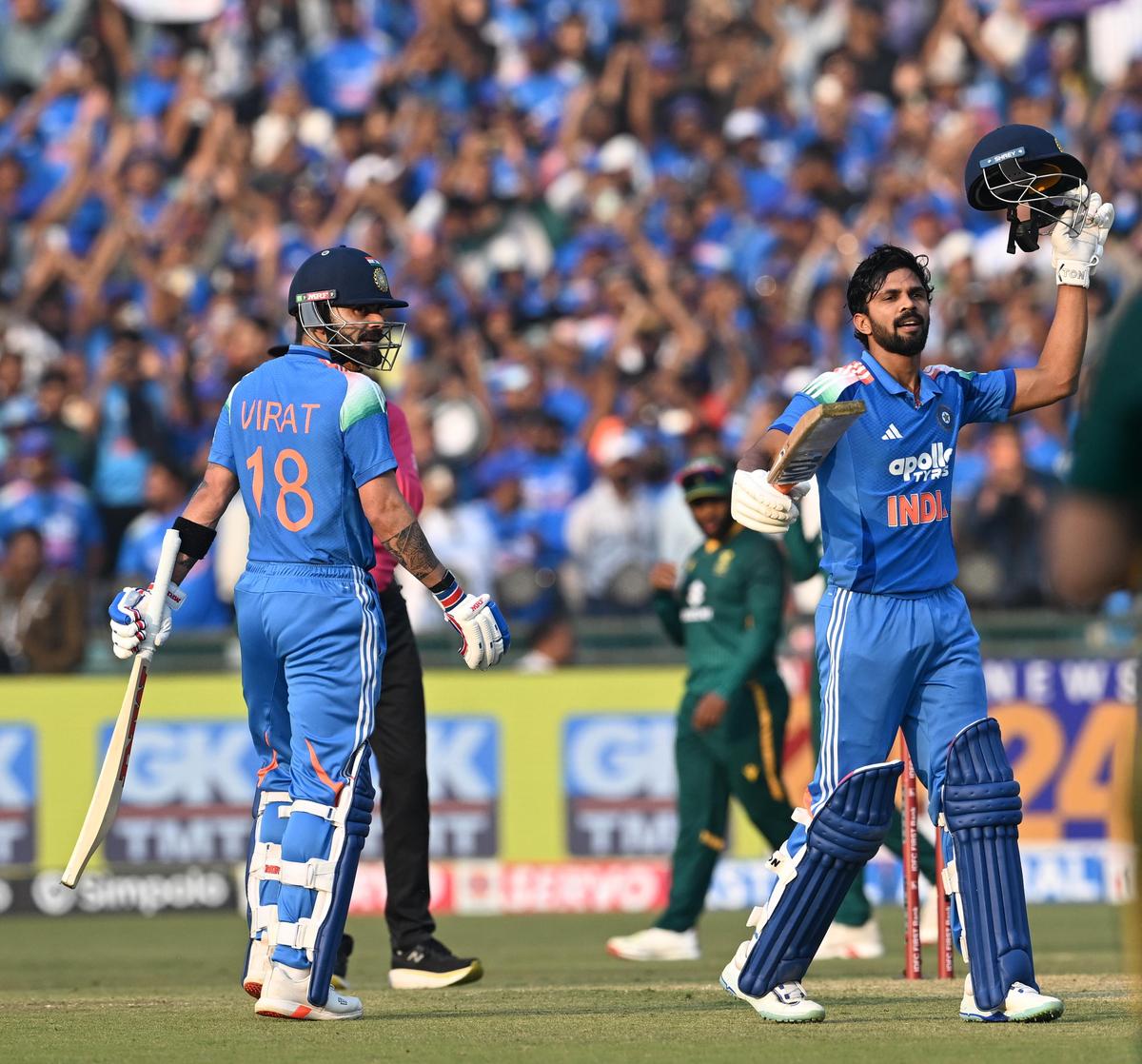 Nas primeiras entradas, foi o show de Ruturaj Gaikwad-Virat Kohli. 