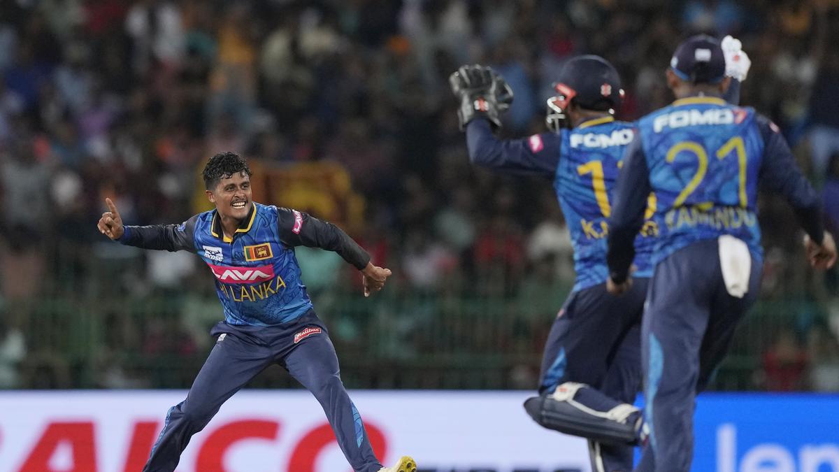 SL vs India, 2nd ODI: India gets caught in Vandersay’s web as Sri Lanka takes 1-0 lead in series