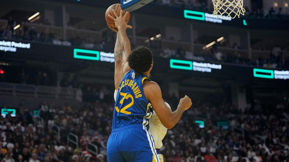 NBA roundup: Lakers nip Warriors in final second, Mavericks loses against Timberwolves