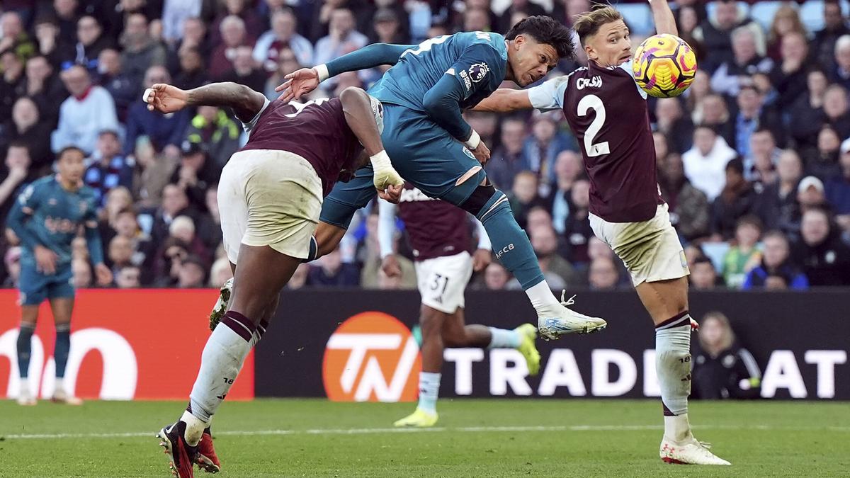 Premier League Wasteful Villa held by Bournemouth; Brentford fights