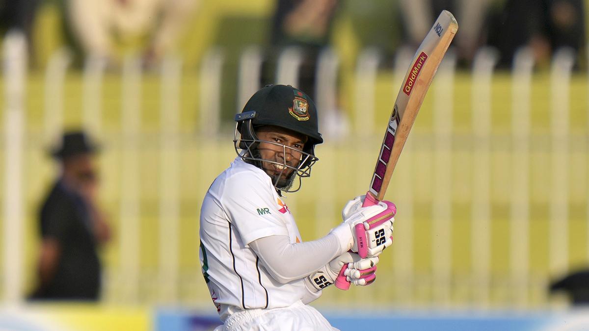 PAK vs BAN LIVE score, 1st Test, Day 4: Bangladesh 424/6, trails by 24 runs; Mushfiqur Rahim scores century