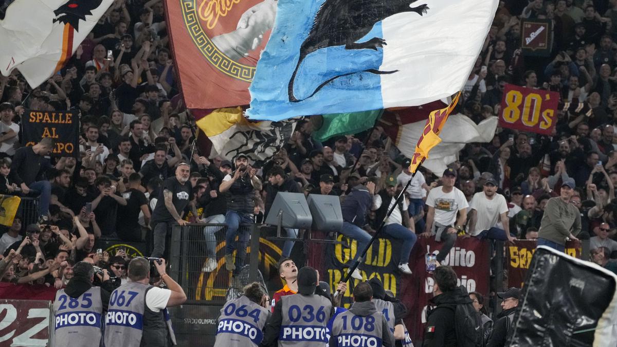 Serie A: Roma fans raise money to pay Mancini’s fine for waving giant flag ridiculing Lazio after derby win