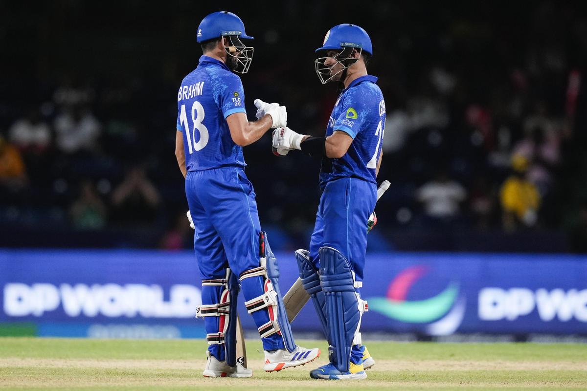 संभ्रम: अफगाणिस्तानची फलंदाजी रहमानउल्ला गुरबाज आणि इब्राहिम झद्रान यांच्यावर जास्त अवलंबून आहे, ज्यांनी झटपट सुरुवात करण्यासाठी संघर्ष केला. या विश्वचषकाच्या चक्रात संघाने पॉवरप्लेमध्ये फक्त 6.74 धावा केल्या आहेत. 